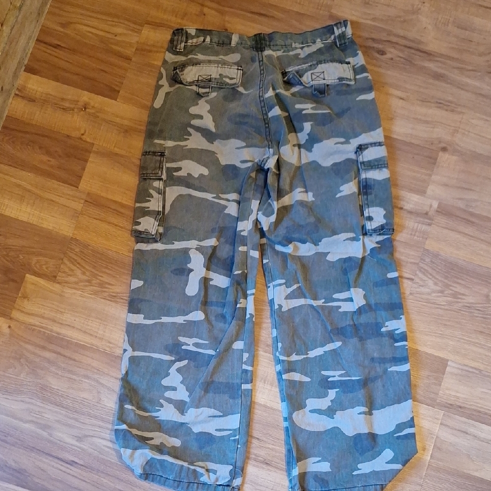 Kids' Camouflage Cargo Pants - Picture 3 of 5